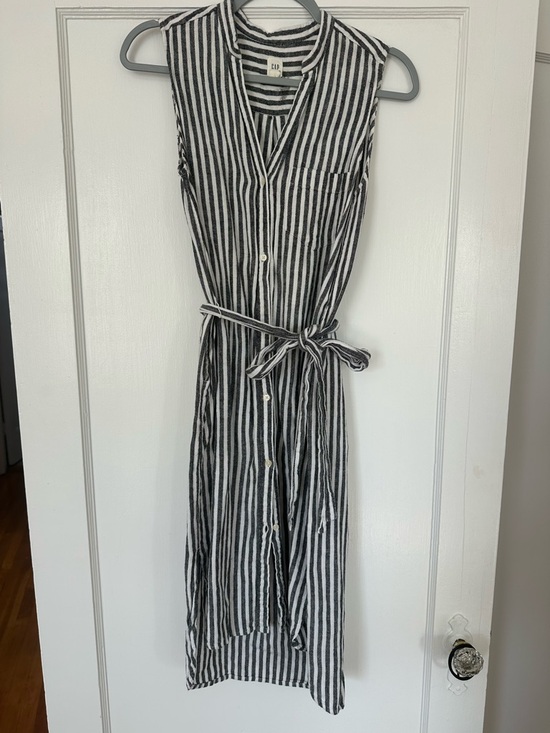 GAP Dresses & Skirts - GAP Black and White Sleeveless Striped Midi Shirt Dress